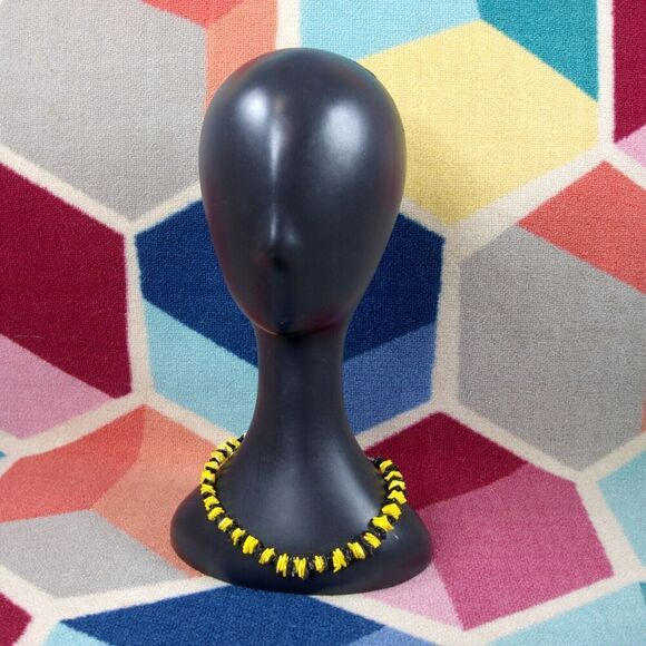 Beaded Choker Necklace Textured Yellow Black Plastic With Barrel Clasp - Picture 1 of 3